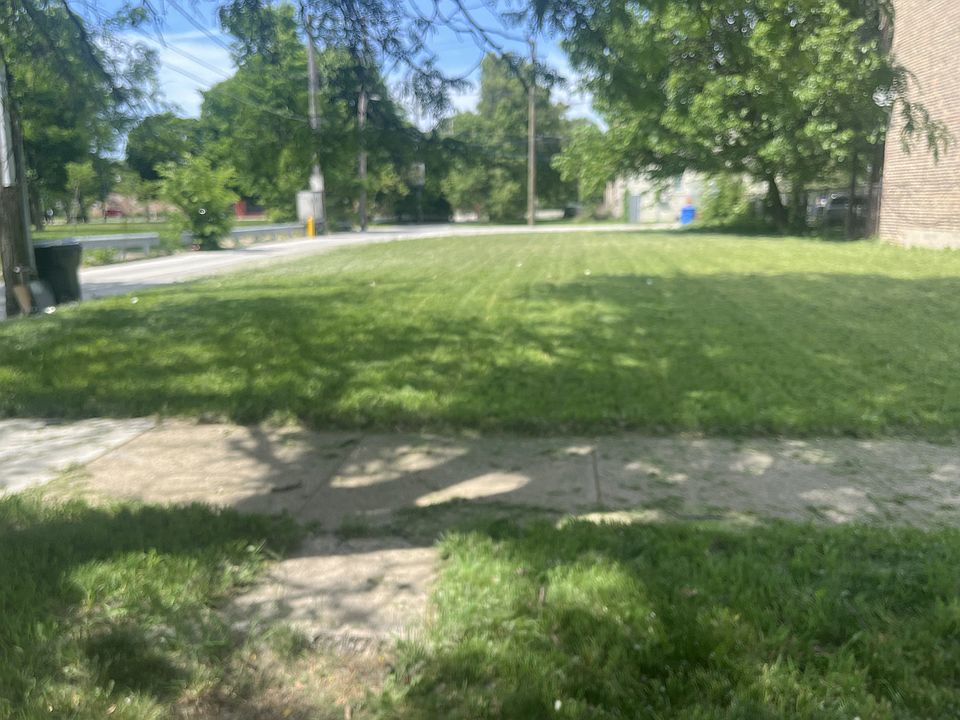 1st image of 740 W 61st Pl