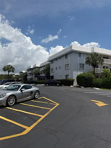 100 Edgewater Dr Photo 1