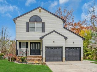 14 Oxford Ct, Aberdeen, NJ 07747