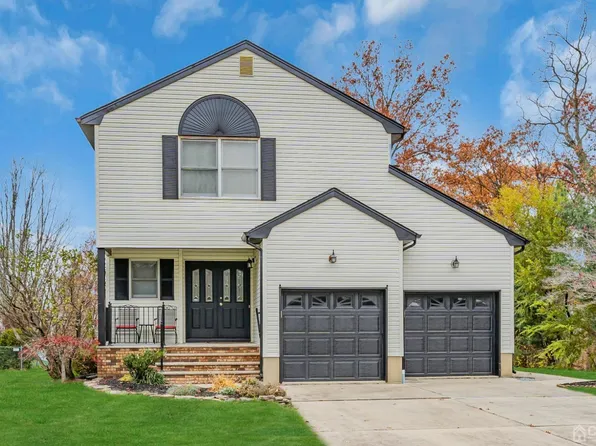 14 Oxford Ct, Aberdeen, NJ 07747