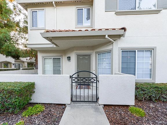 2nd image of 1274 Tea Rose Cir