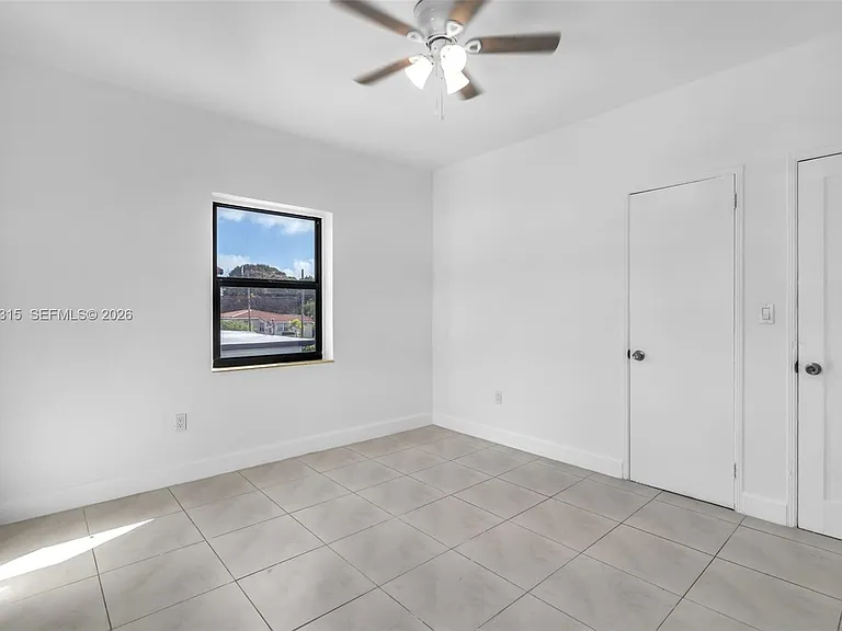 130 SW 31st Ct #3 — Photo 3