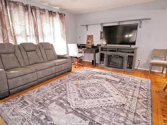 5th image of 916 Bard Ave