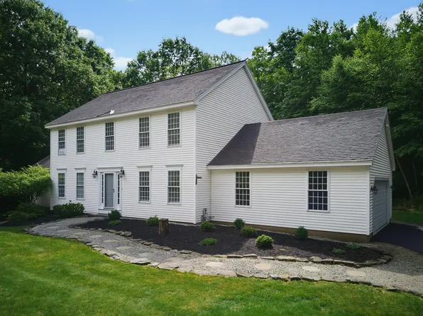 4 Hampshire Hills Drive, Bow, NH 03304