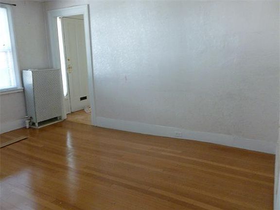 4th image of 61 Central St