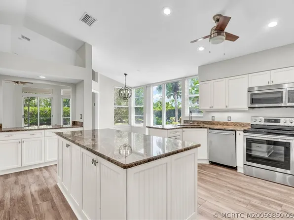 2203 NW Seagrass Dr, Palm City, FL 34990