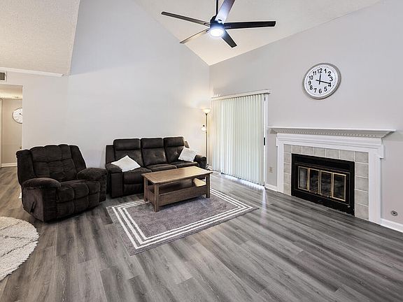 4th image of 412 Oak Hollow Ct