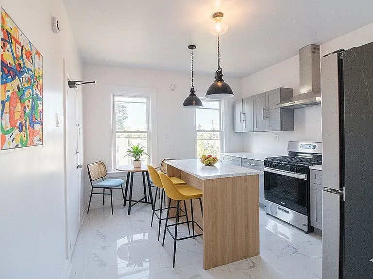 93 21st St #3 — Photo 3