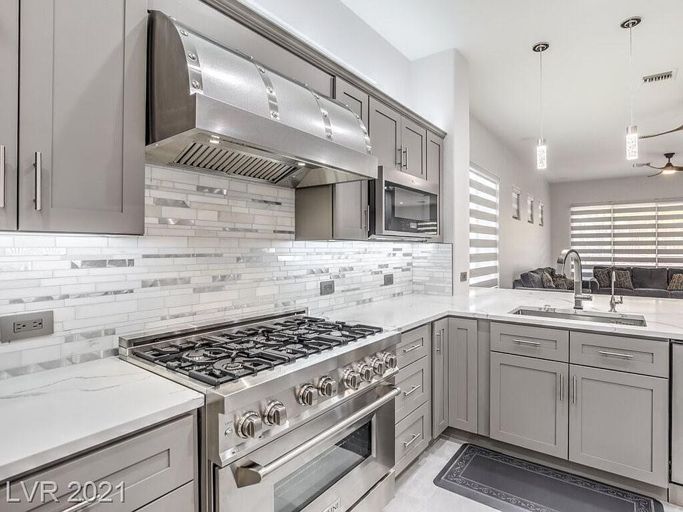 1st image of 10 Emerald Dunes Cir