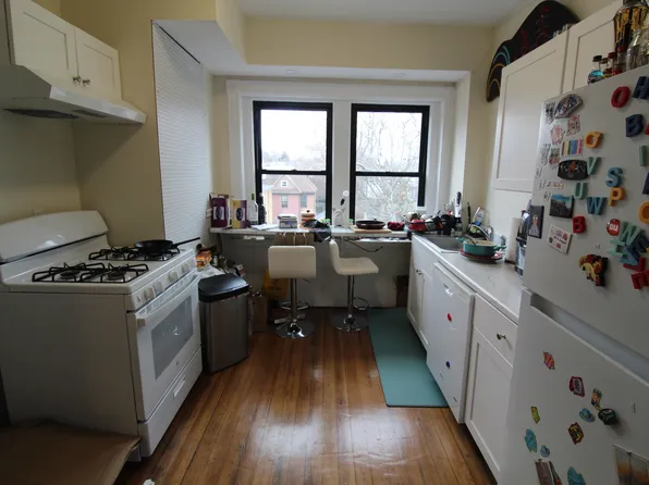 2022 Massachusetts Ave APT 2, Cambridge, MA 02140