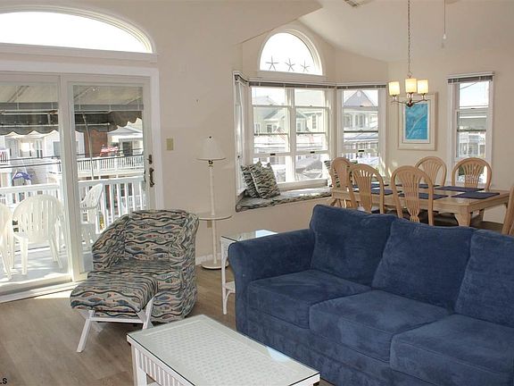4th image of 4031 Asbury Ave Unit 2