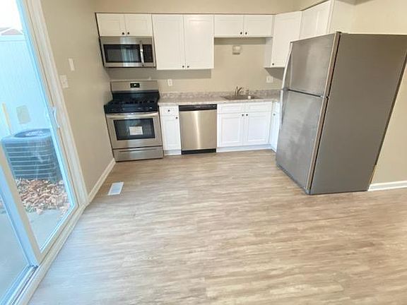 2nd image of 5825 Creekview Ct W