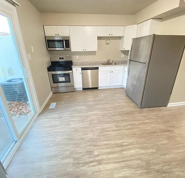 5825 Creekview Ct W — Photo 2