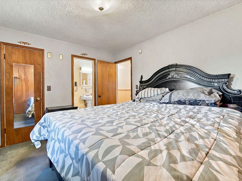 15377 Vivian St, photo 8