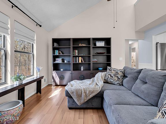 2nd image of 904 Poppy Place