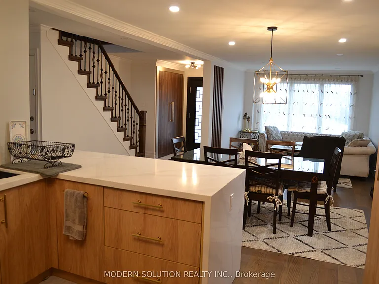 65 Manning Cres — Photo 7
