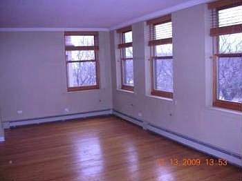 5th image of 626 W Waveland Ave
