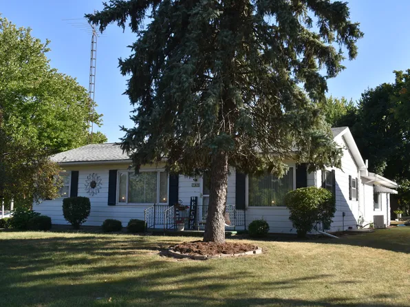 768 E 2nd St, El Paso, IL 61738