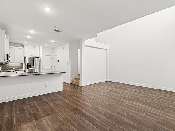 2nd image of 1032 Homestead Way