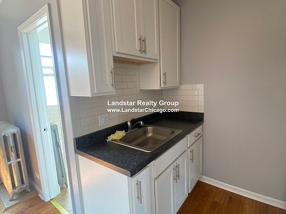 3rd image of 4241 N Kenmore Ave Unit 309