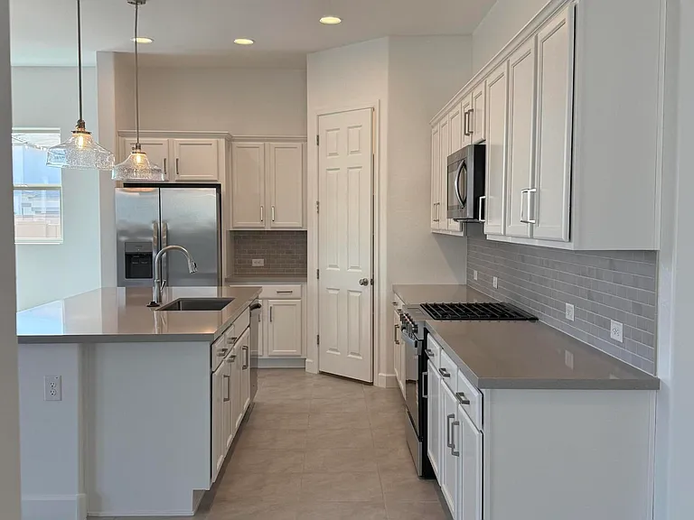 2921 E Mission Ln — Photo 15