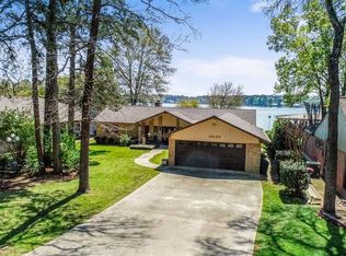 14220 Lakepoint Dr, Willis, TX 77318