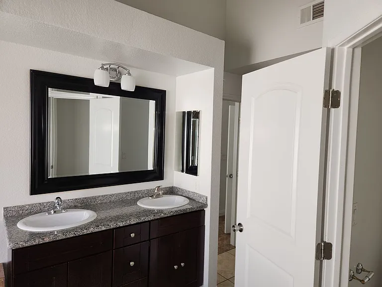 6556 Bradford Ln — Photo 31