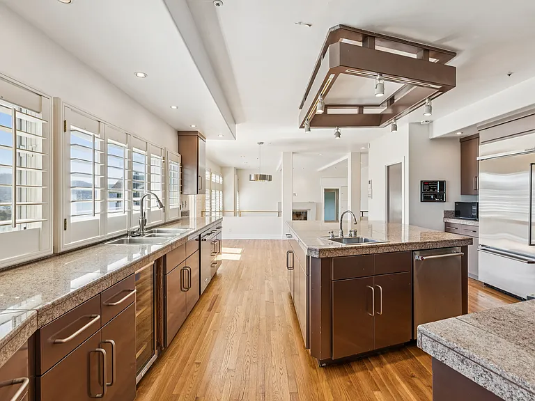 95 Spring Ln — Photo 15