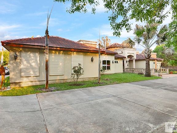 3rd image of 3270 Charmaine Ln