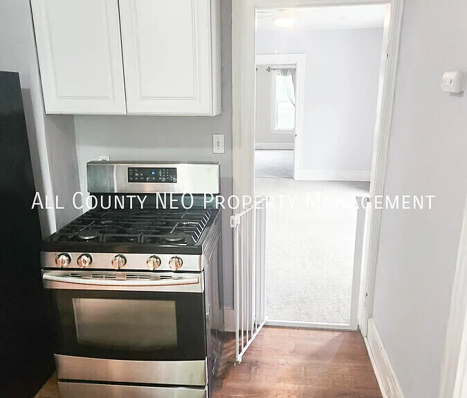 2044 W 44th St #UP — Photo 4