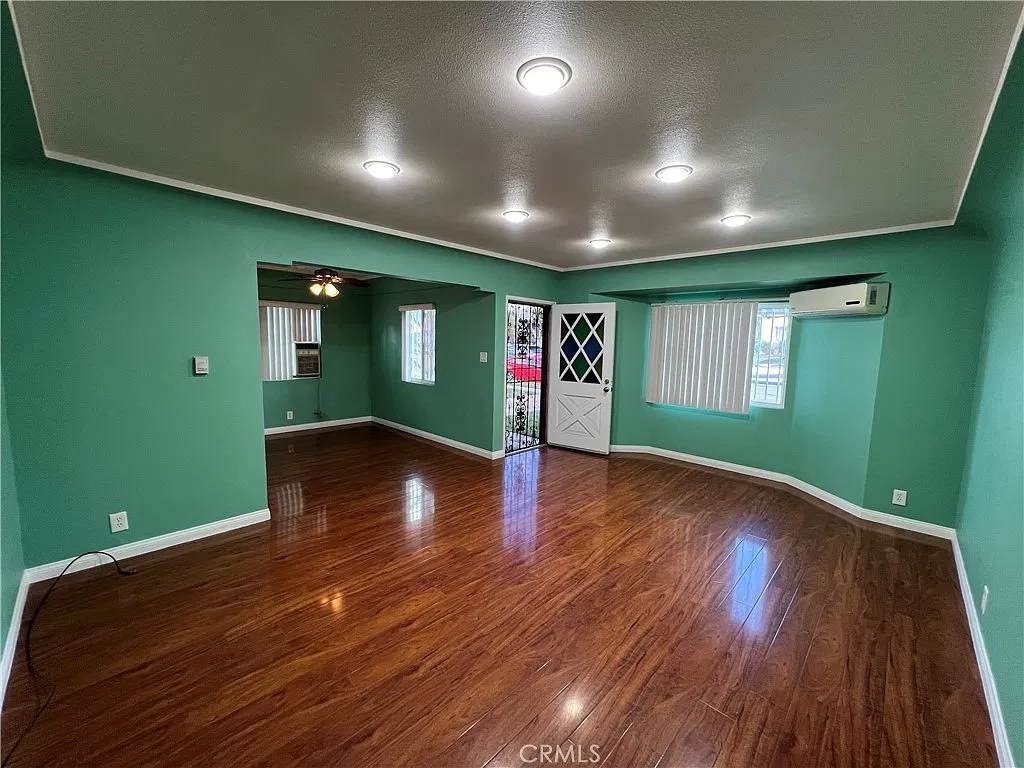 3 bed, 1249 sqft, $4,000 — Photo 4