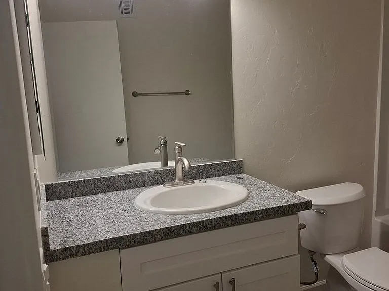 Taylor Heights Apartments — Photo 23