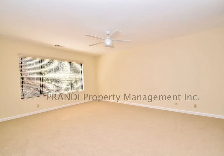 1033 Susan Way — Photo 10