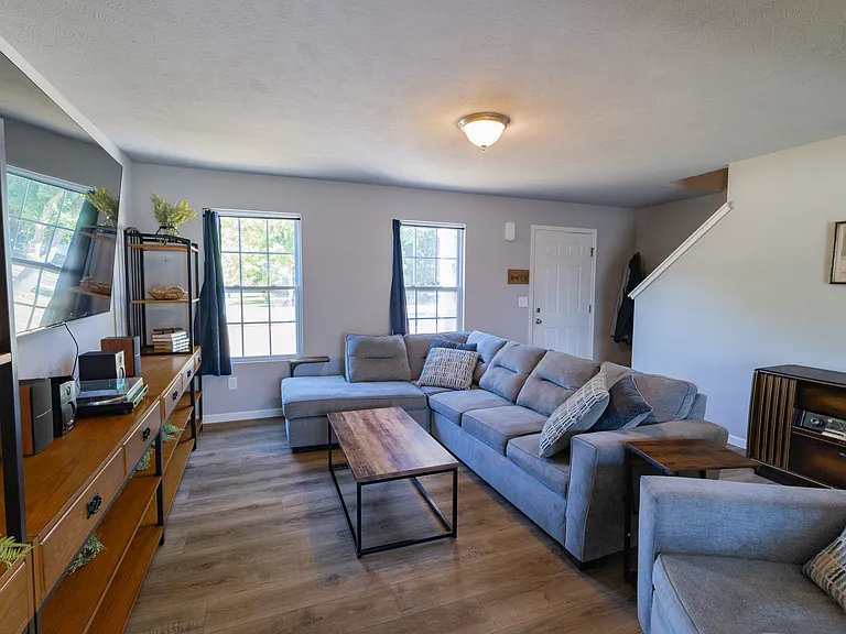 25091 Front Ave — Photo 3