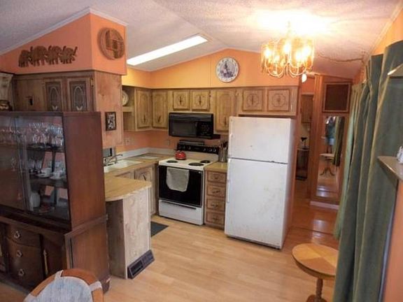 3rd image of 38624-5 Oak St