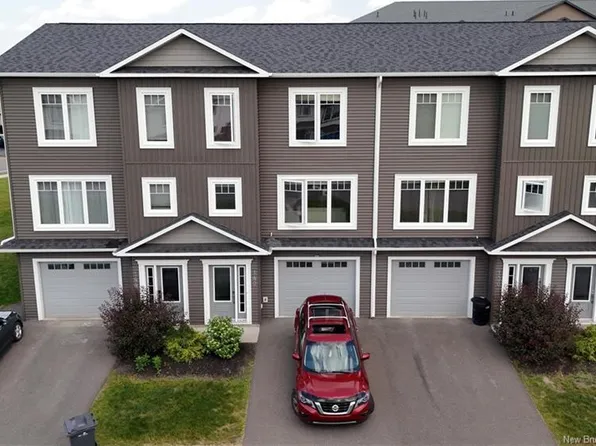 140 Mia Cir, Fredericton, NB E3A 7N5