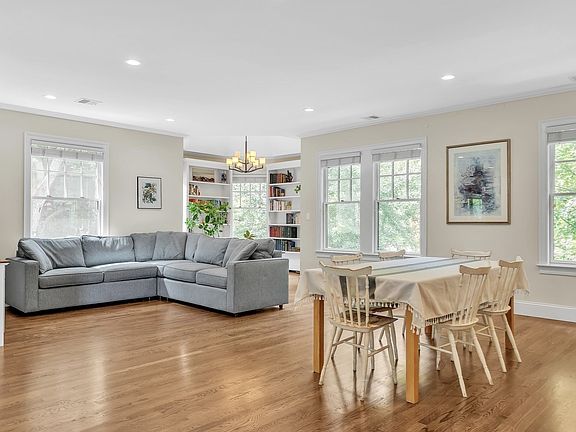 4th image of 131 Winchester St #131
