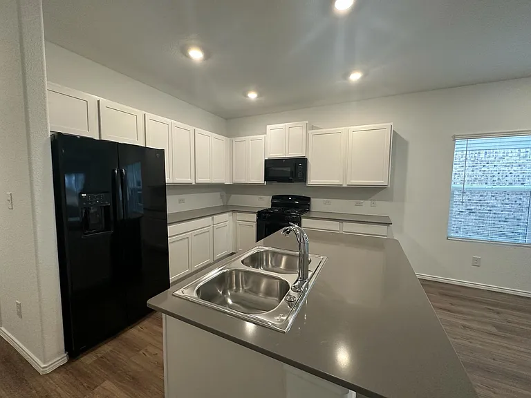 361 Sonterra Dr — Photo 7