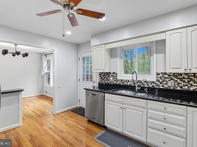 5023 King Richard Dr — Photo 12