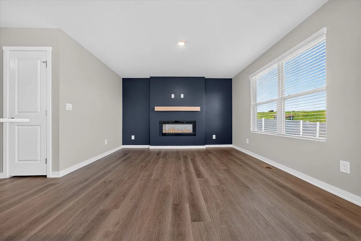 4 bed, 2252 sqft, $2,700 — Photo 4