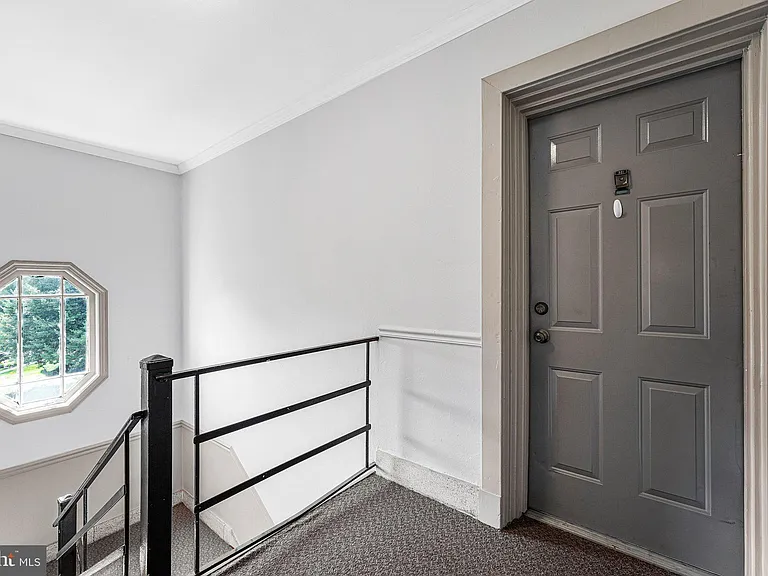 1808 W Abingdon Dr #301 — Photo 2