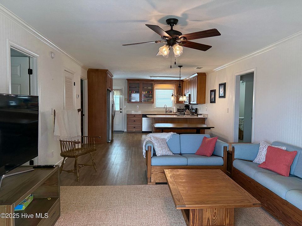 2nd image of 422 38th Street