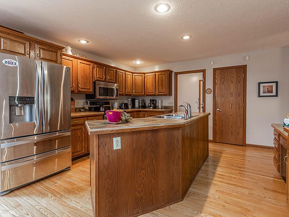 2nd image of 2860 Shadow Wood Dr
