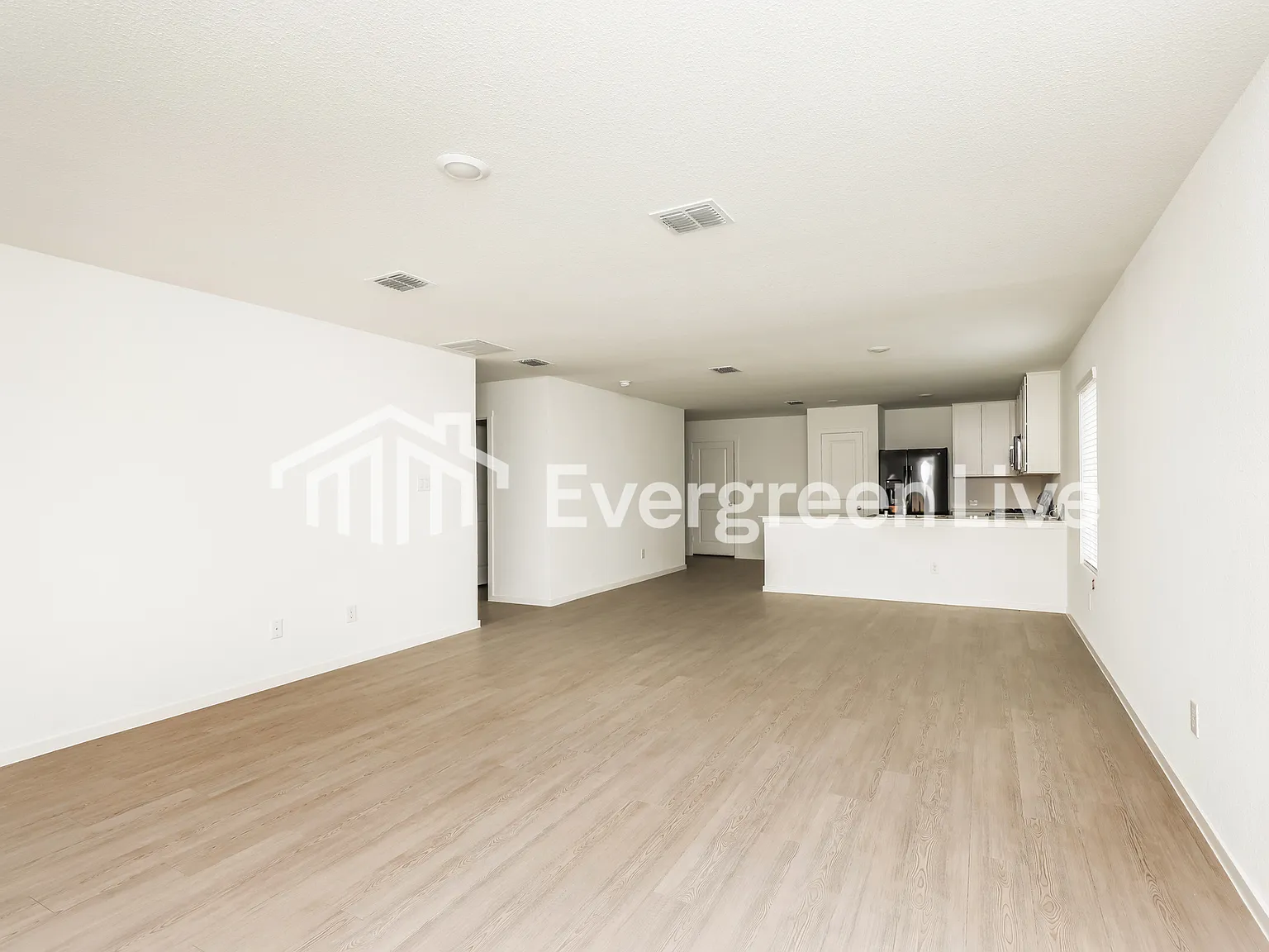 3 bed, 2.0 bath, 1522 sqft, $1,745 — Photo 4