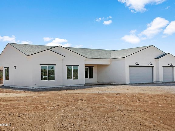 2nd image of 49467 N 4TH Avenue