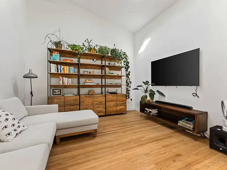 3795 Fredonia Dr — Photo 11