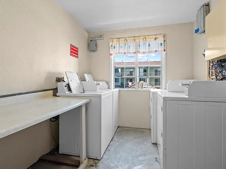 718 W 1720 N #222 — Photo 18