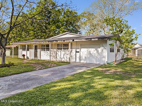 2nd image of 2315 Meadowbrook St