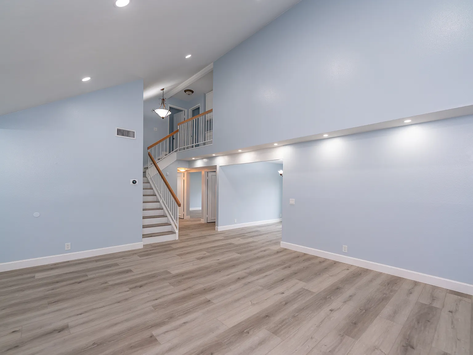 4 bed, 1856 sqft, $5,700 — Photo 2