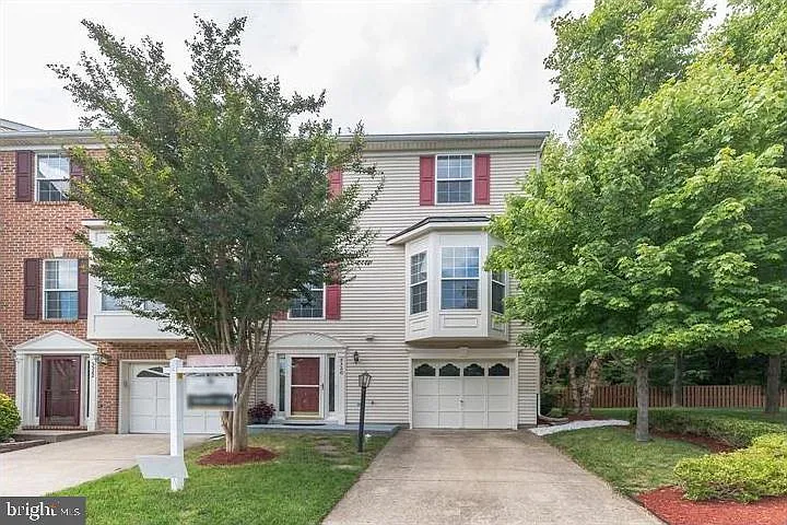 3 bed, 2.5 bath, 1684 sqft, $3,600 — Photo 2